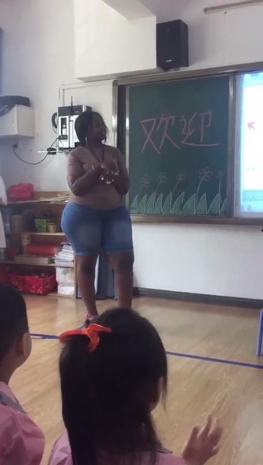 山区教师稀缺搞笑视频,搞笑视频揭秘稀缺背后的欢乐故事